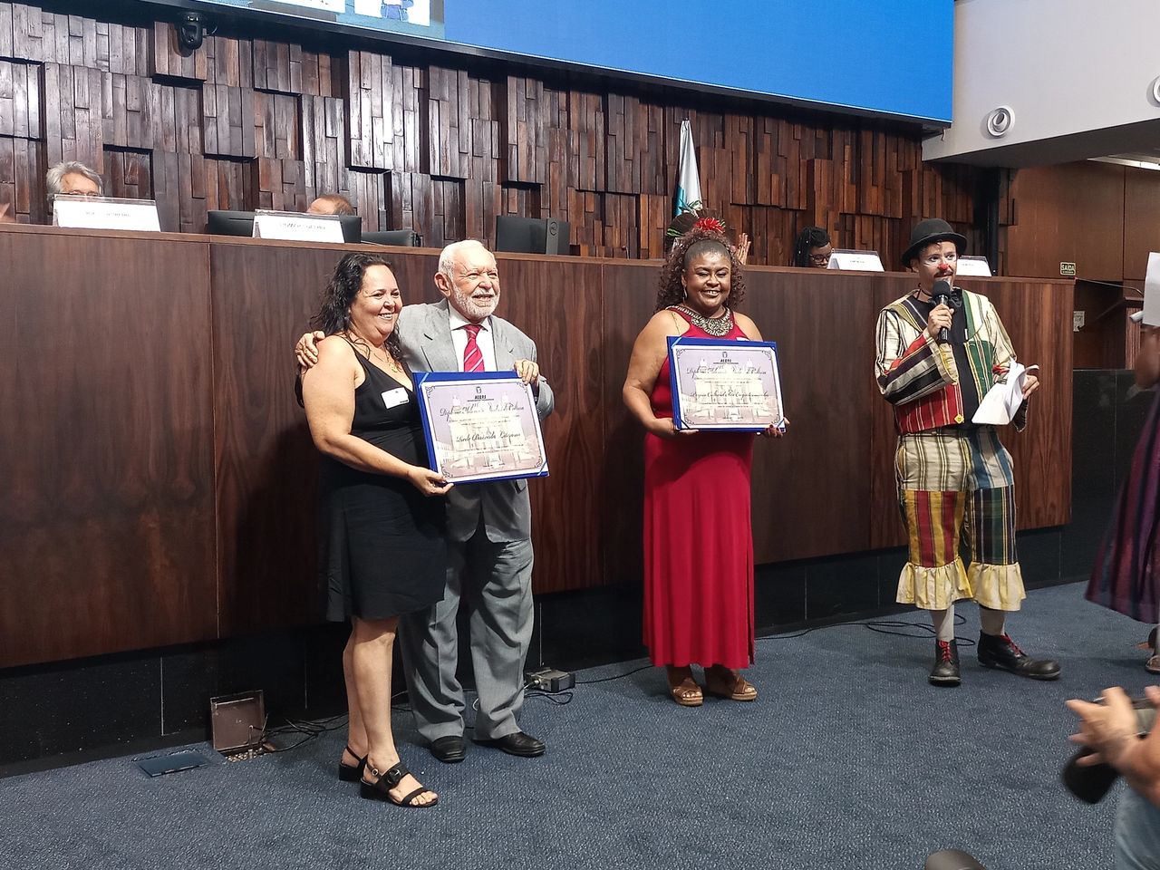 Foi realizada a cerimônia de premiação Heloneida Studart.